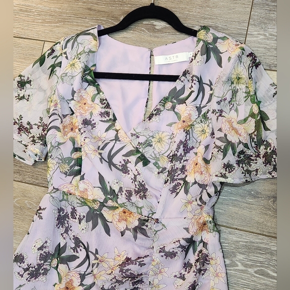 ASTR Floral Maxi Dress with Ruffle Details Size Medium - Picture 2 of 9